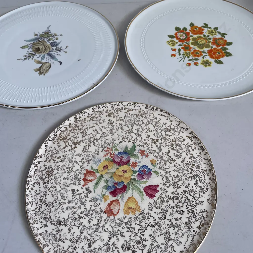 Three Vintage Pavlova Platters Hutschenreuther, Tirschenreuth and H&K Tunstall Image 1++