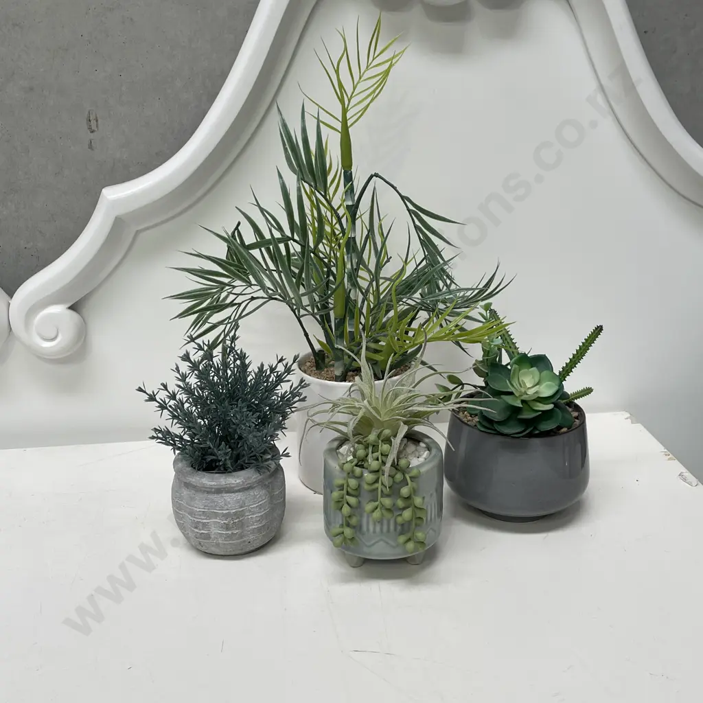 4 Faux Pot Plants Image 1++