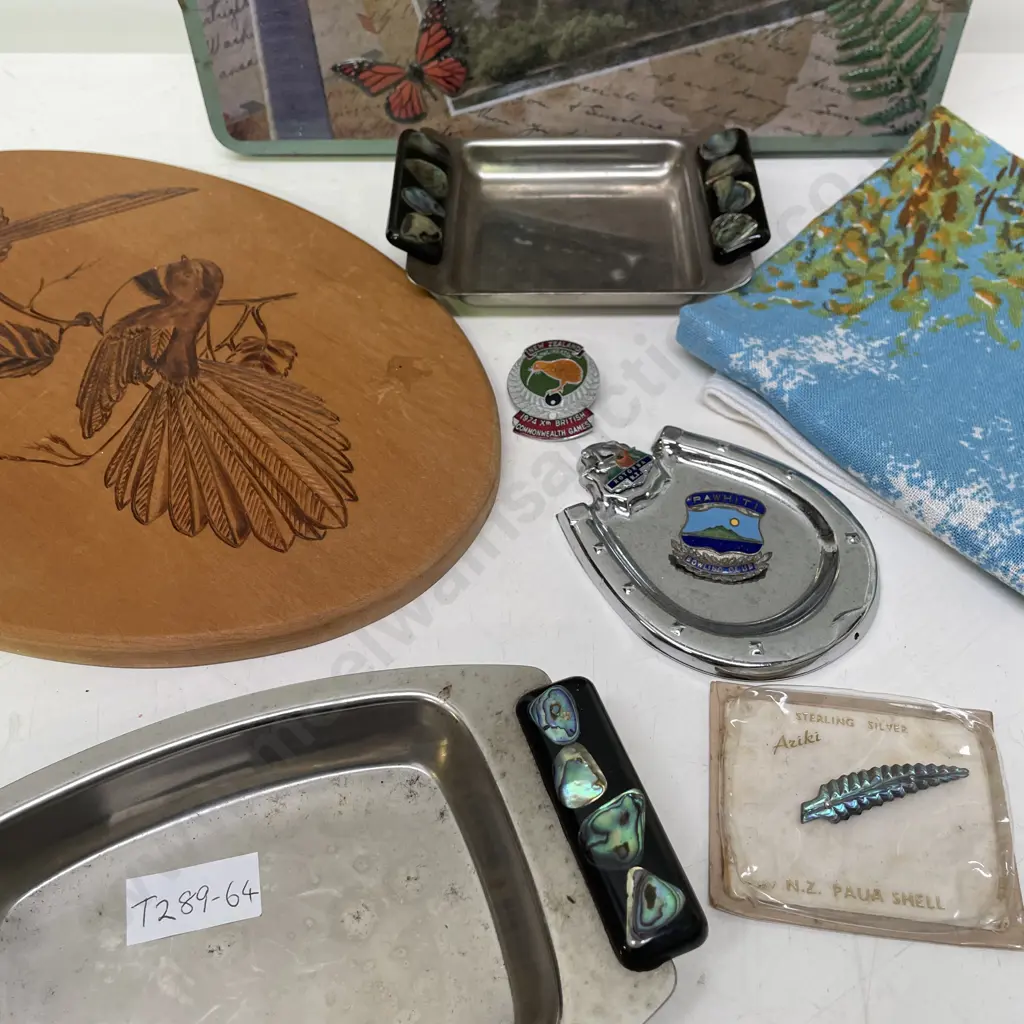 Assorted Kiwiana Collectables Image 1++