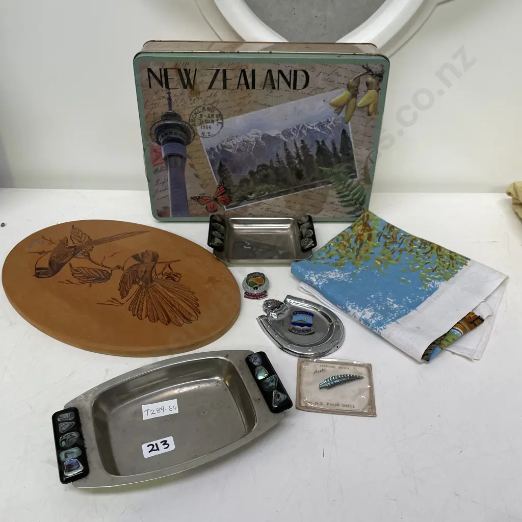Assorted Kiwiana Collectables Image 1++