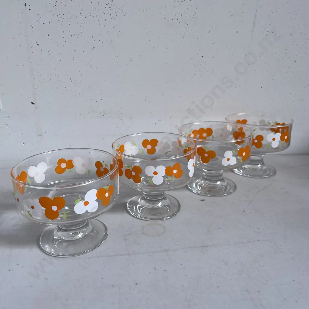 Four Vintage Retro Footed Sweet dishes Image 1++