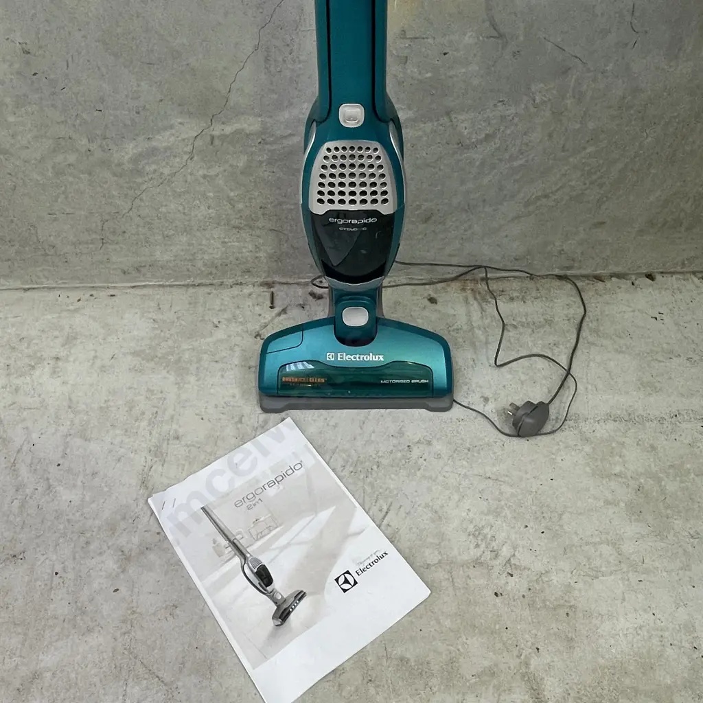 Electrolux Ergorapido 2 in 1 Cyclonic Stick Vaccum Cleaner with attachments Image 1++