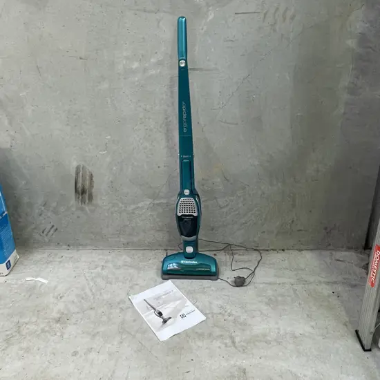 Electrolux Ergorapido 2 in 1 Cyclonic Stick Vaccum Cleaner with attachments