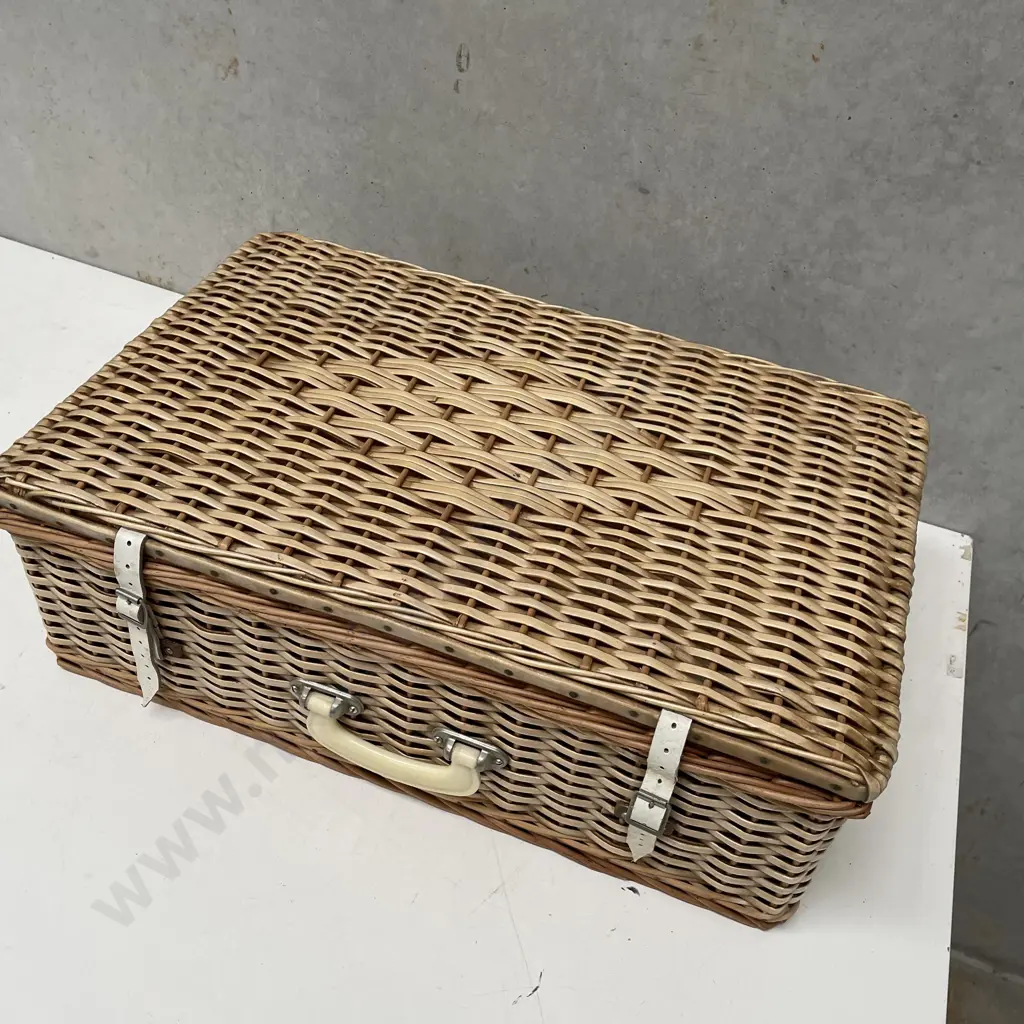 Vintage Large Regal Made in NZ Pick-Nick Hamper 64 x 41 x 21 Image 1++