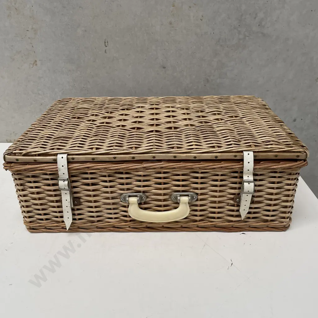 Vintage Large Regal Made in NZ Pick-Nick Hamper 64 x 41 x 21 Image 1++