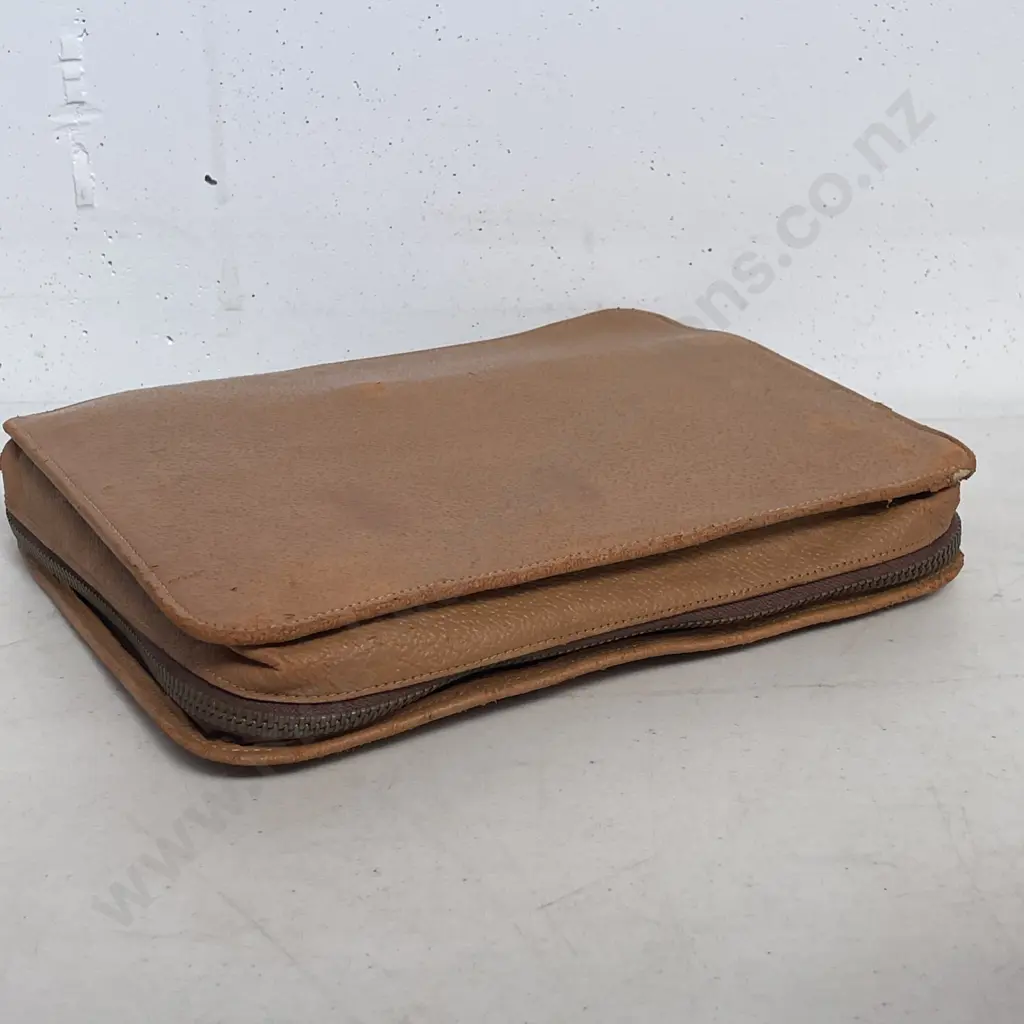 Vintage Encased Gentlemans Grooming Set Image 1++