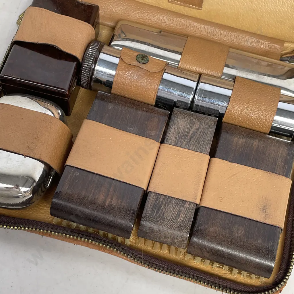 Vintage Encased Gentlemans Grooming Set Image 1++