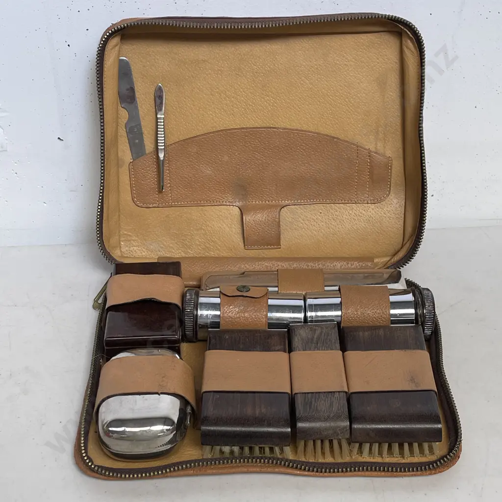 Vintage Encased Gentlemans Grooming Set Image 1++