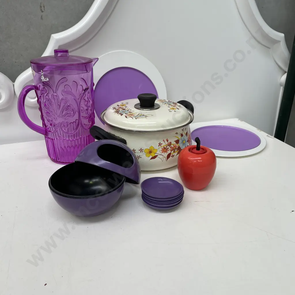 Assortment of Vintage Retro Items Image 1++
