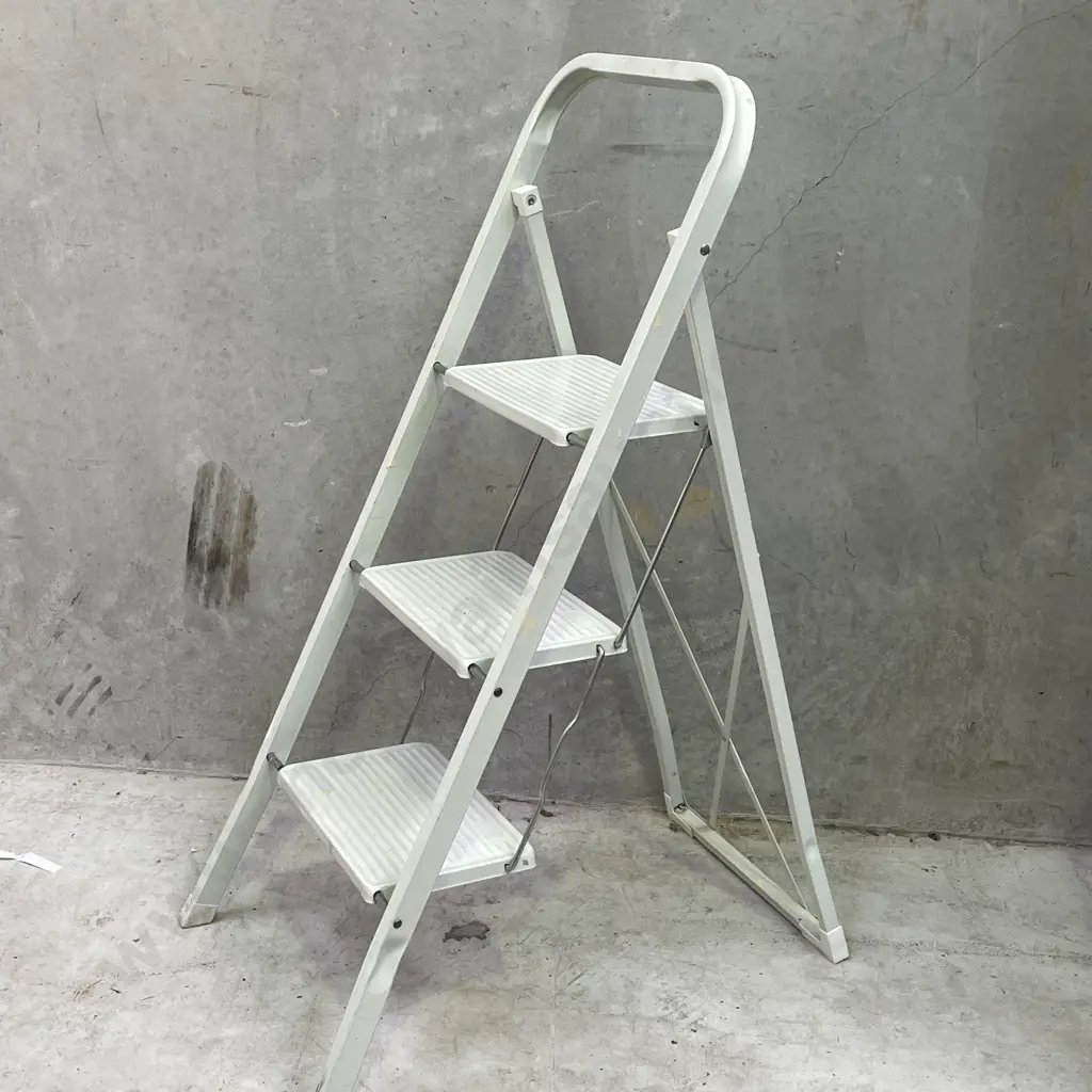 TRT 3 step Folding Ladder Image 1++