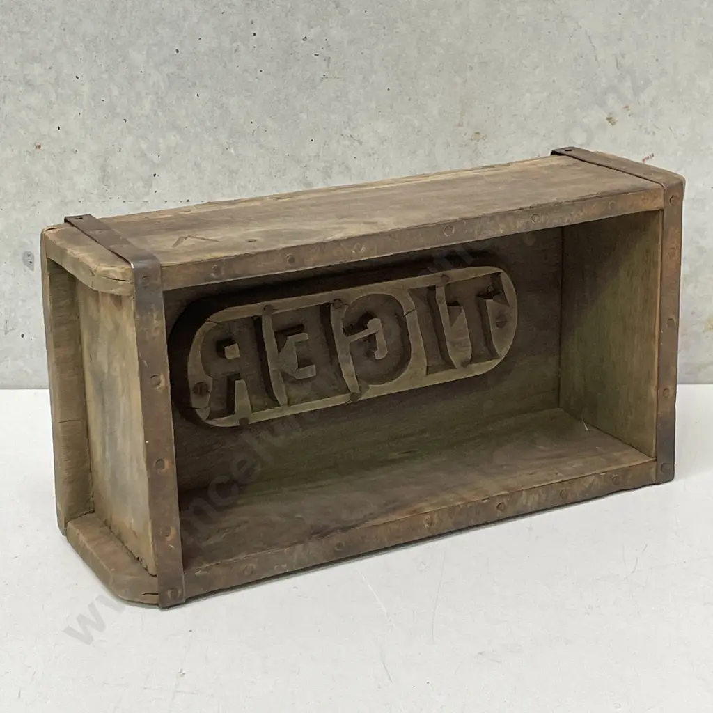 Vintage Brick Mold Image 1++