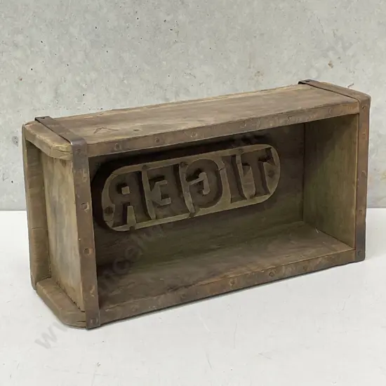 Vintage Brick Mold