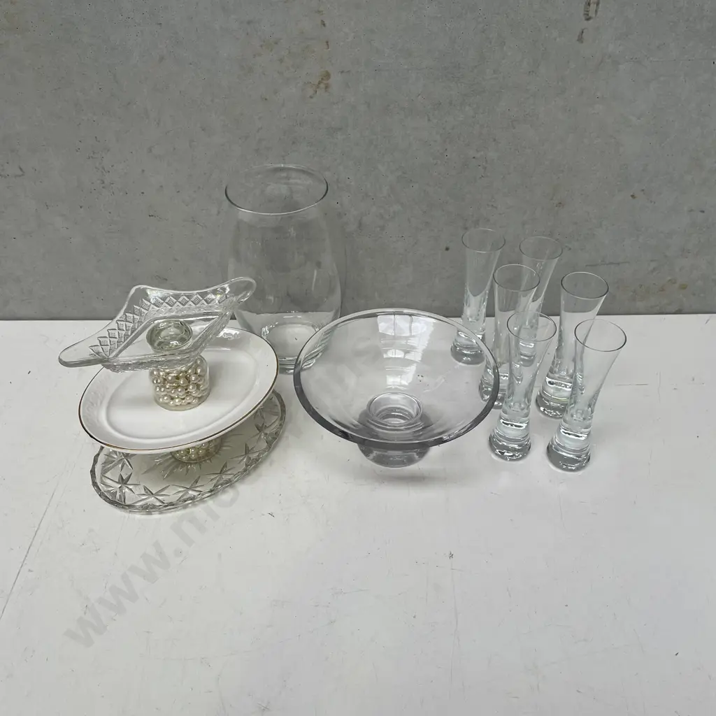 Modernist Glassware with Shabby Chic Cake Stand Image 1++