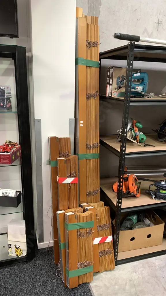Interior Wooden Venetian Blinds x 8 - Various Widths and Depths. Good condition. Image 1++