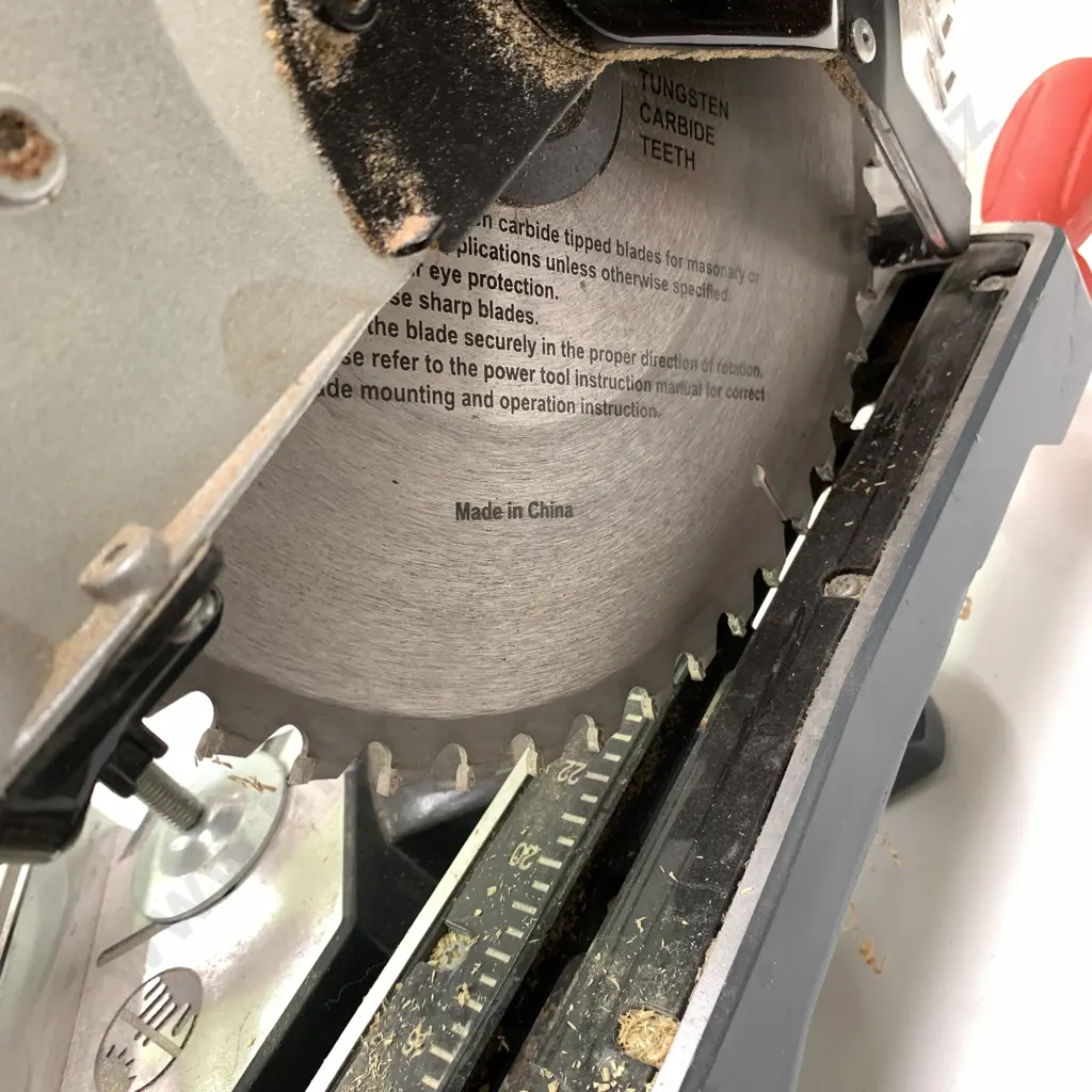 Ozito SCMS-2125 254mm Sliding Compound Mitre Saw - has had limited use Image 1++