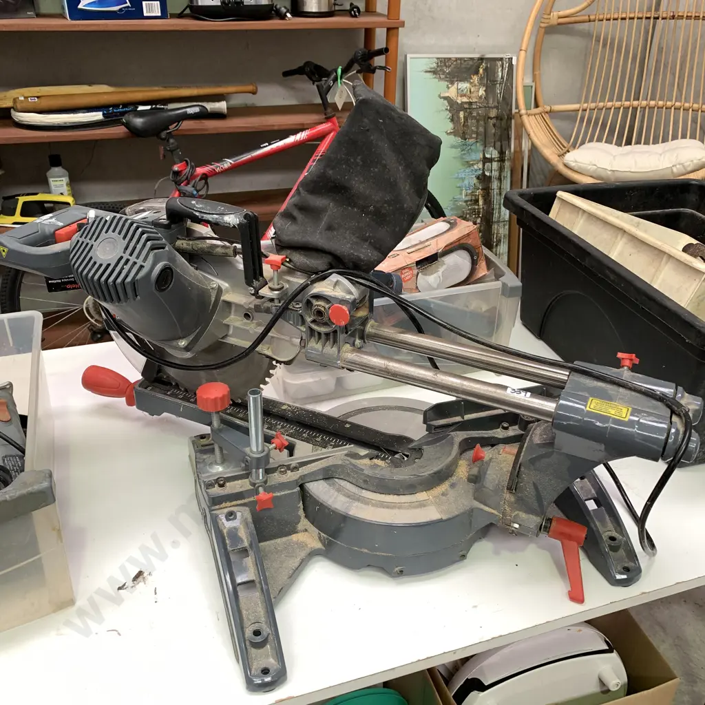 Ozito SCMS-2125 254mm Sliding Compound Mitre Saw - has had limited use Image 1++