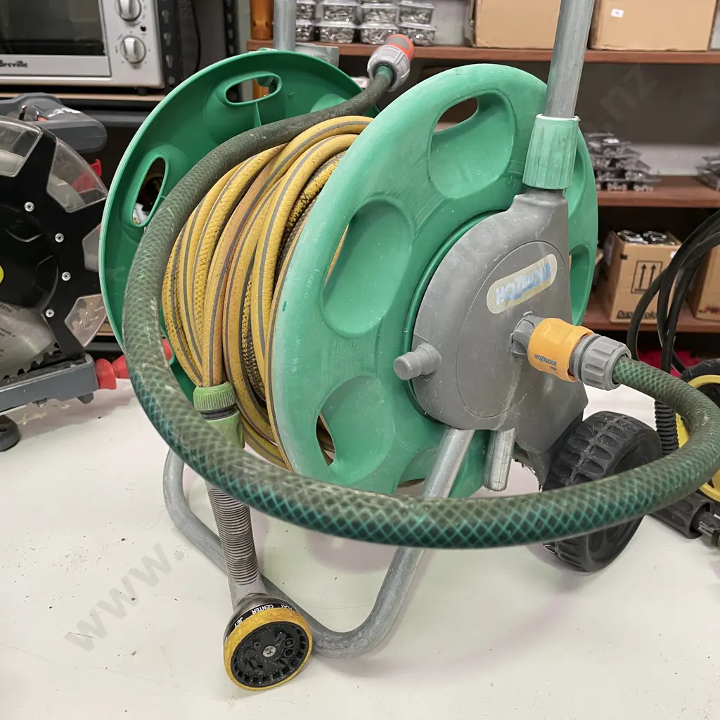 Hozelock Hose and Portable Reel with attachment Image 1++