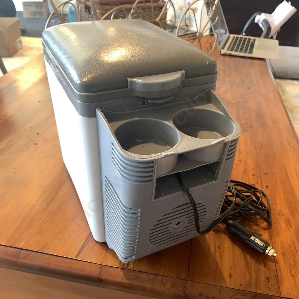 Car Plug in Warmer/Cooler Image 1++