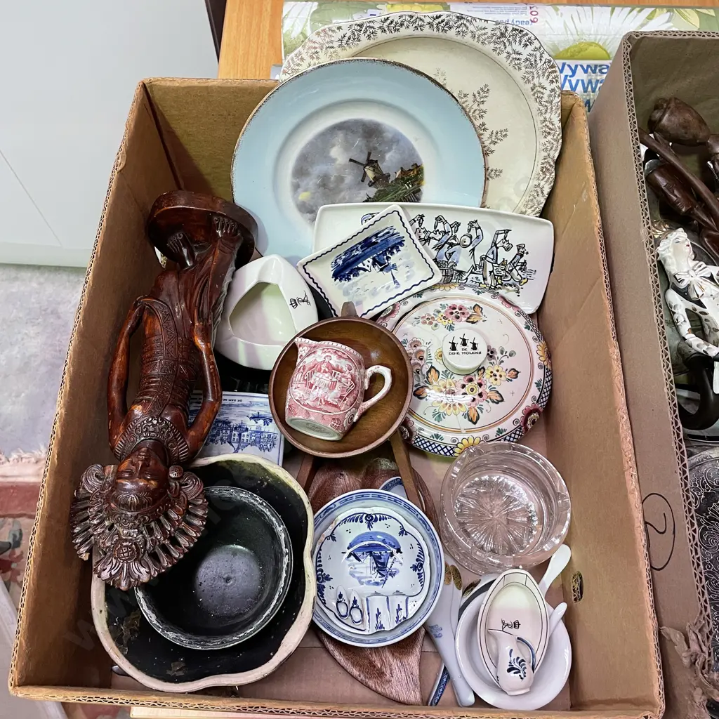 Box Lot of assorted Items Image 1++