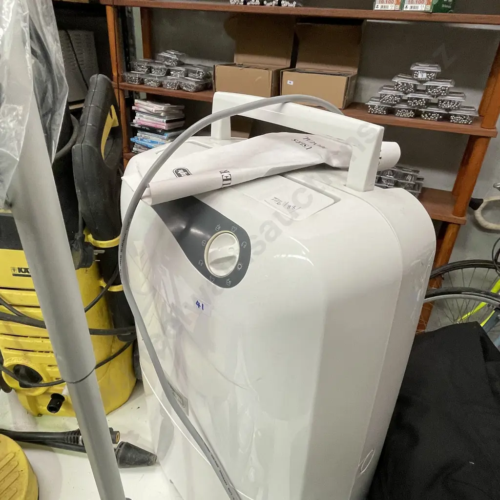 DeLonghi Dehumidifier CF05M with Manual and Vax Revolution Electric Sweeper Image 1++