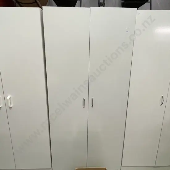 White Painted 2 Door Wardrobe with Silver Handles. 1 Internal Shelf, H180 W80 D43cm
