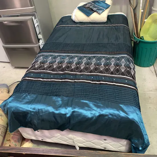 Sleepmaker Perfect Support Plush Matt Bed Mattress and Base with duvet set and wool mattress protector 203 x 107cm