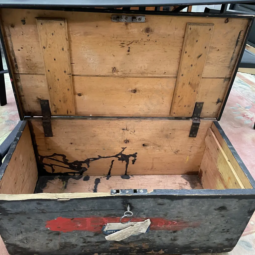 Vintage Wooden Chest, with key Image 1++