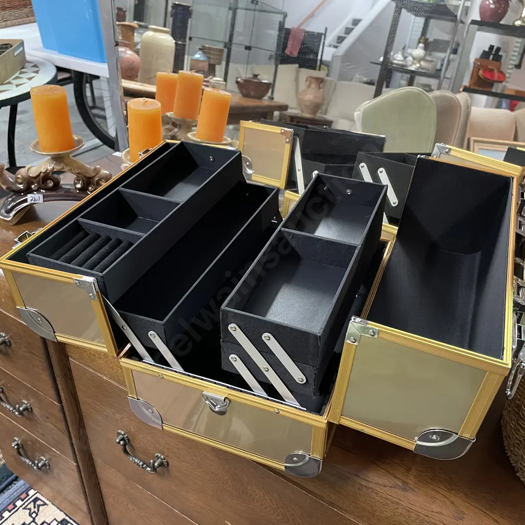 Nutrimetix Makeup Case Image 1++