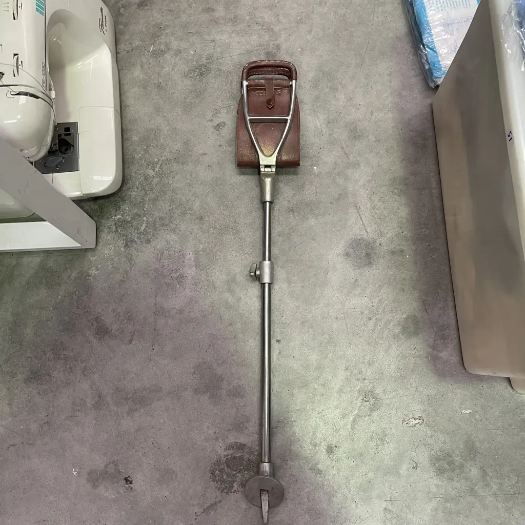 Vintage Shooting Stick/Folding Seat. Leather top Image 1++