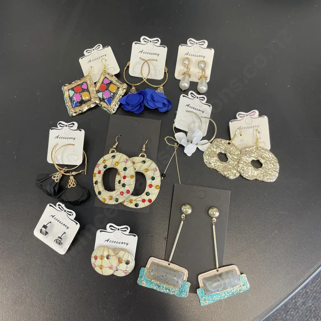 Assortment of Costume Jewellery As New Earrings Image 1++