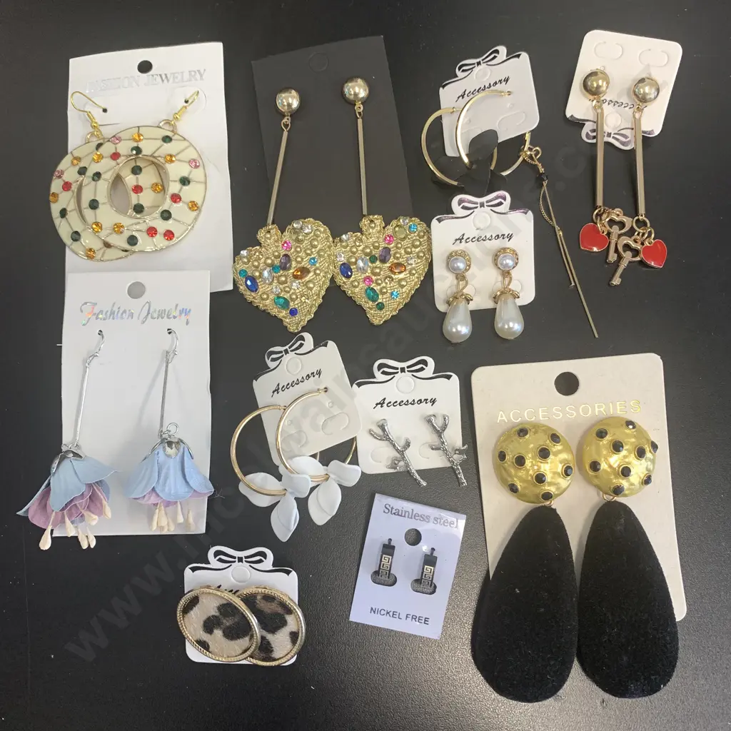 Assortment of Costume Jewellery As New Earrings Image 1++