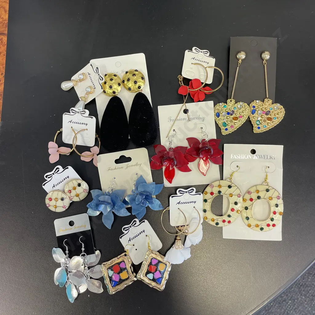 Assortment of Costume Jewellery As New Earrings Image 1++