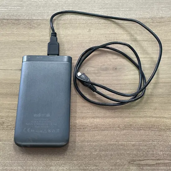 WalknTalk Powerbank with black Cable. F/N 1NSRW6/6P9MPR