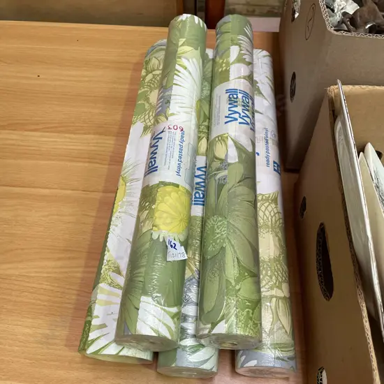 5 x Rolls of Ashley Retro patterned wallpaper