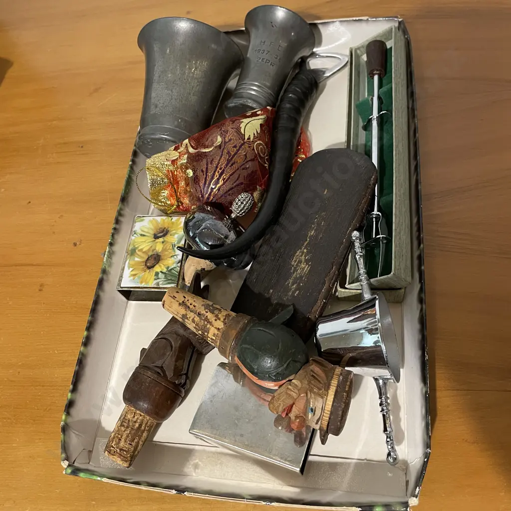 Large Assortment of Vintage Collectables Image 1++