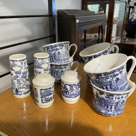 Vintage Blue Willow Pattern Cups x6 And Salt And Pepper Shakers x2 Pairs - added to lot 5