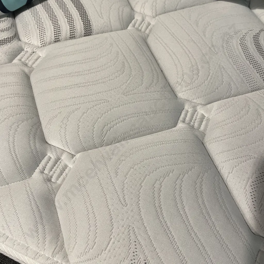 Dream Support Plush Mattress Bed and Base. 188cm x 137cm Image 1++