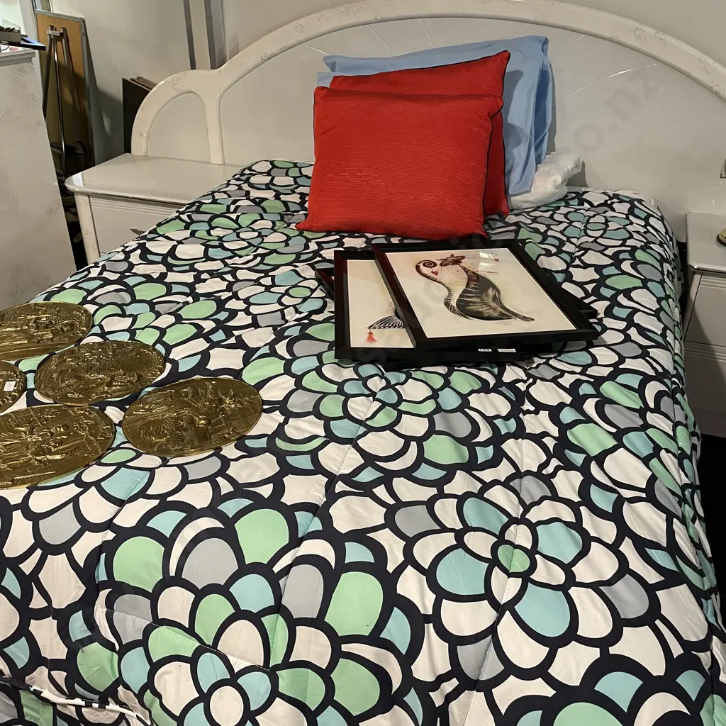 Dream Support Plush Mattress Bed and Base. 188cm x 137cm Image 1++