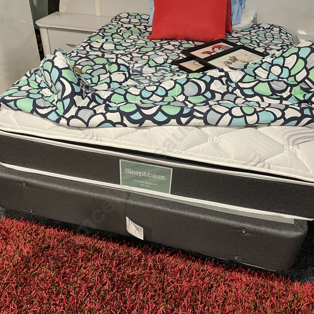 Dream Support Plush Mattress Bed and Base. 188cm x 137cm Image 1++