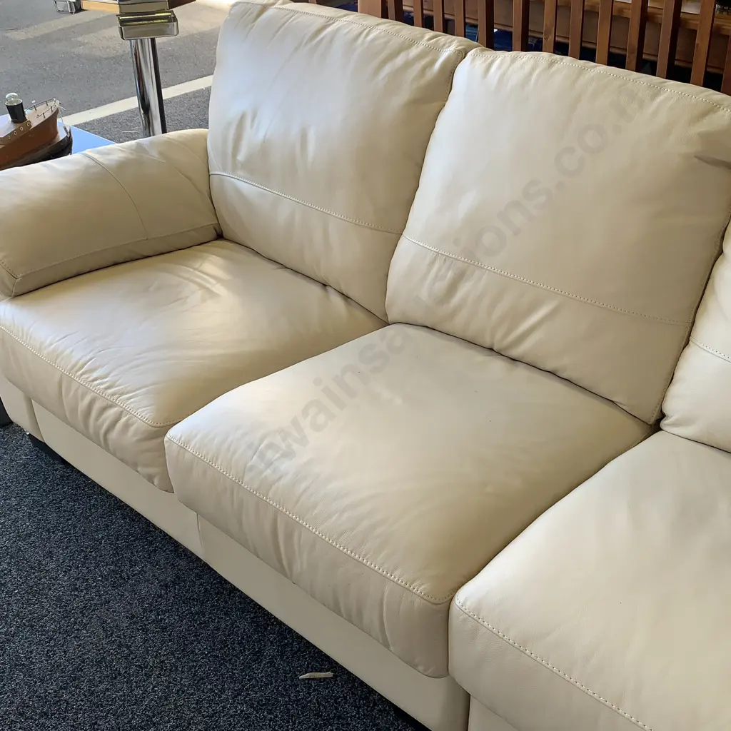 Freedom Furniture Lucas Leather Modular 5 Seater Corner Sofa in excellent condition. Lawson Bisque color W303 D246 H90cm Image 1++
