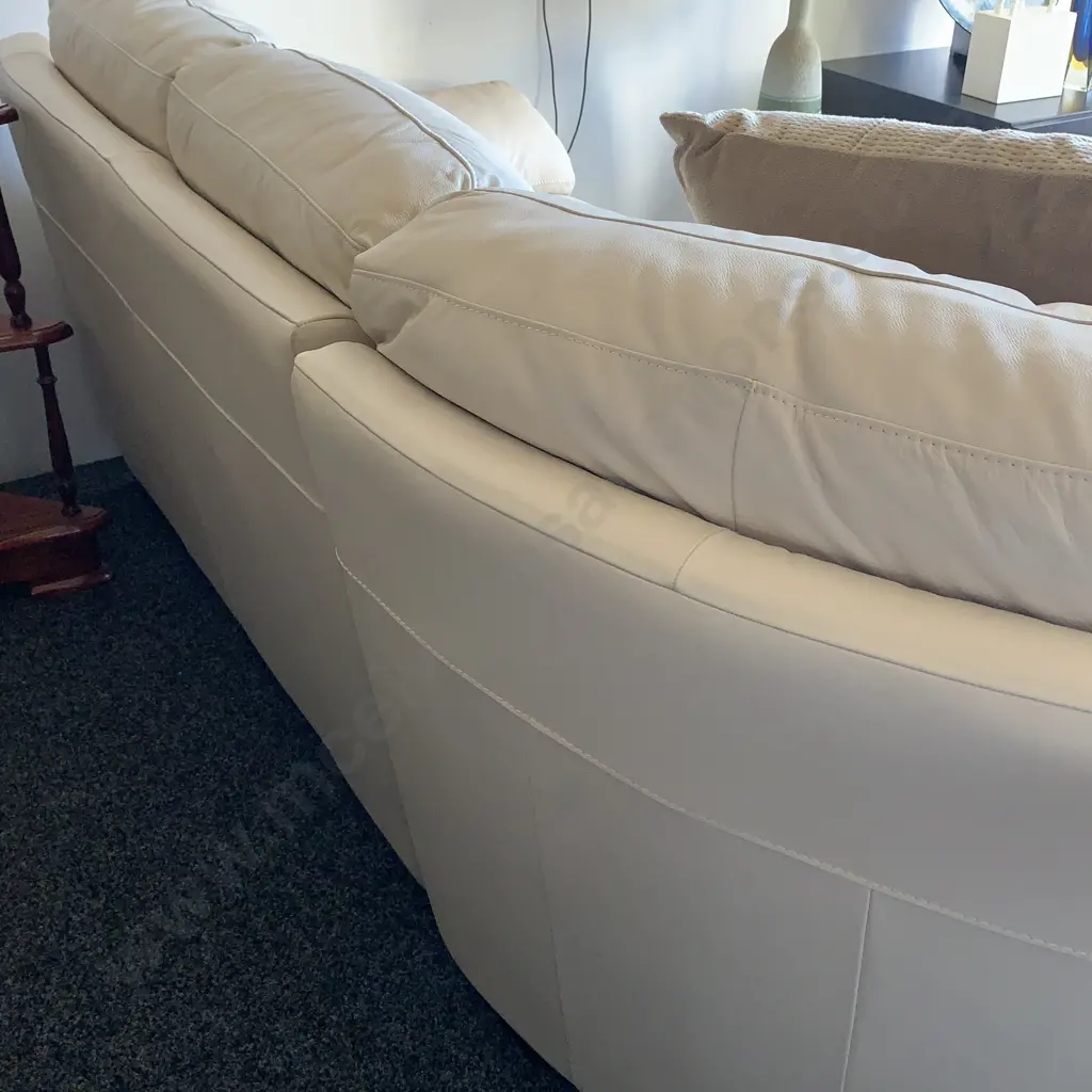 Freedom Furniture Lucas Leather Modular 5 Seater Corner Sofa in excellent condition. Lawson Bisque color W303 D246 H90cm Image 1++