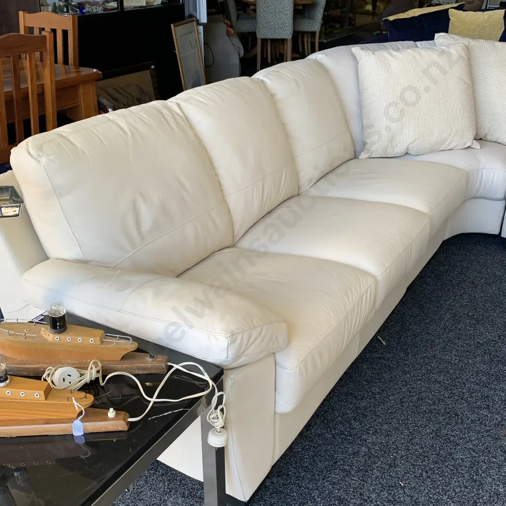 Freedom Furniture Lucas Leather Modular 5 Seater Corner Sofa in excellent condition. Lawson Bisque color W303 D246 H90cm Image 1++