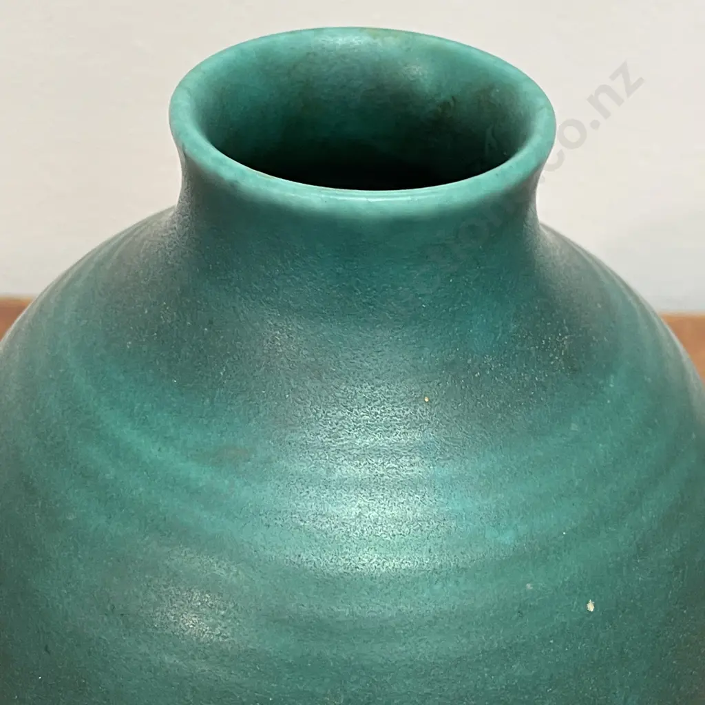 Wedgwood Vase, hand painted Image 1++