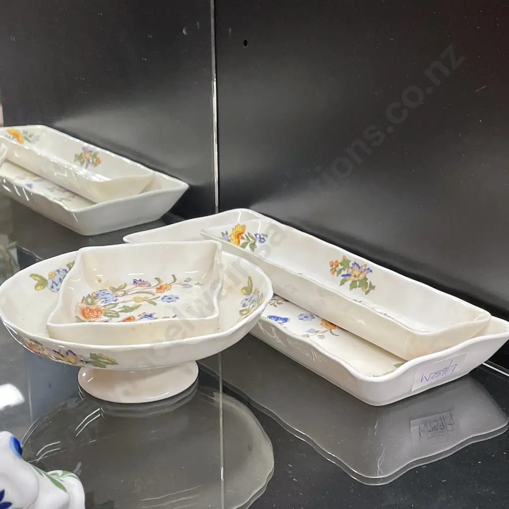 Aynsley Cottage Garden items x 4 Image 1++