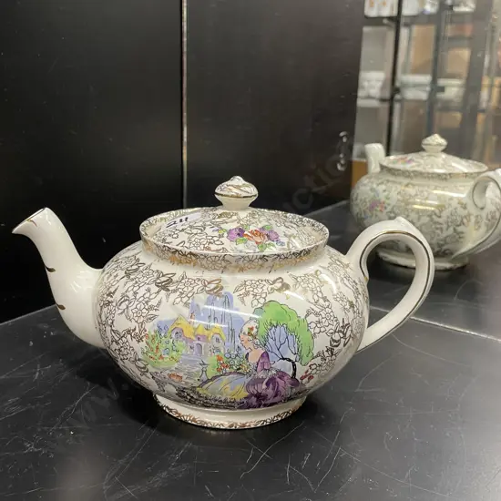 Vintage Lord Nelson "Pomadour" 6 cup teapot