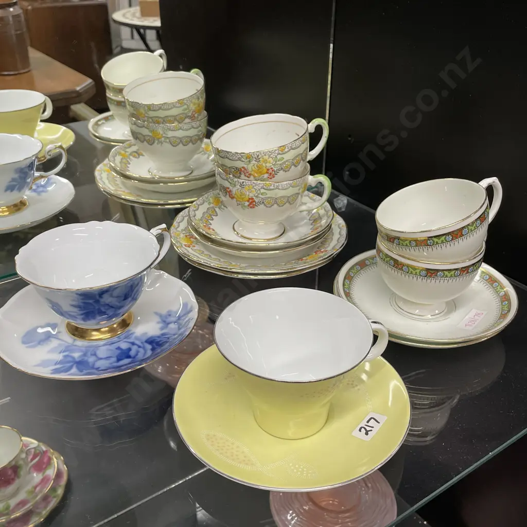 Assorted trio and duo teaware Image 1++