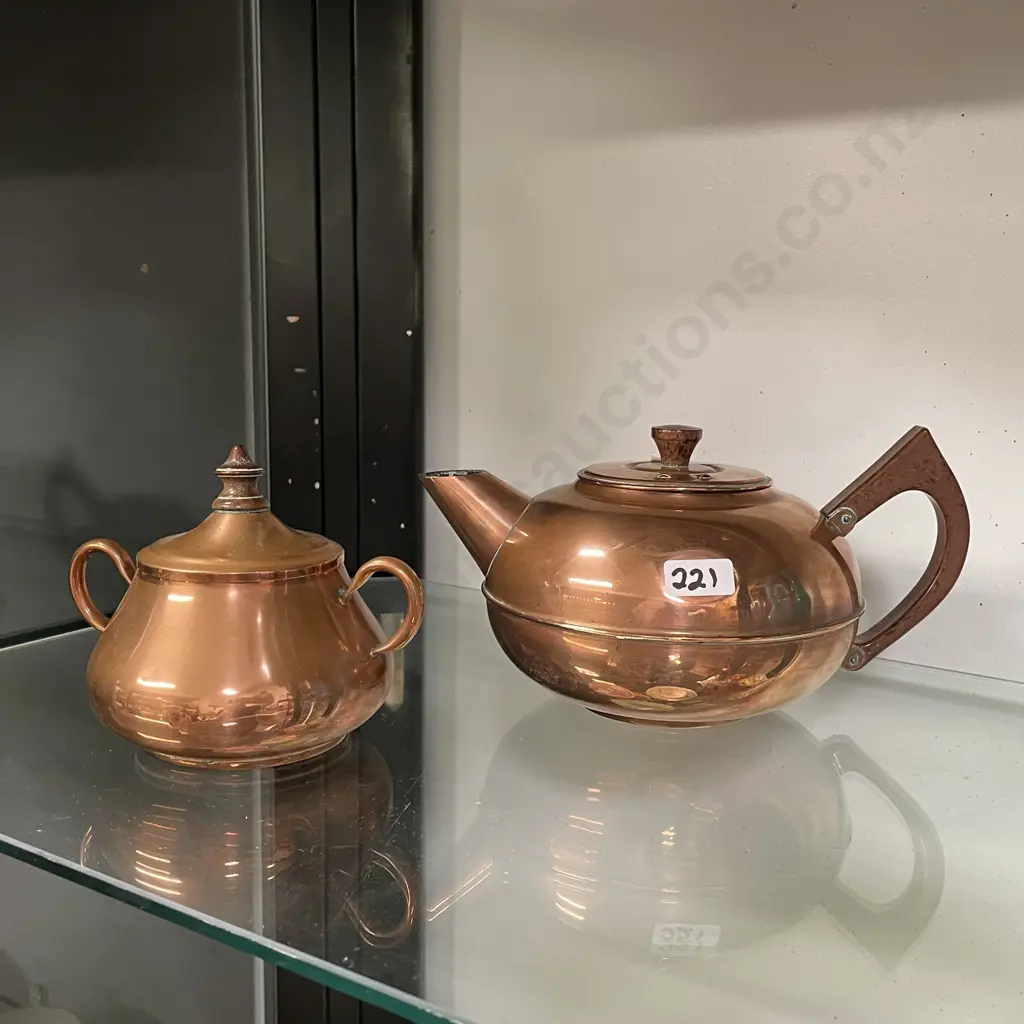 Vintage Copper Teapot and Lidded Sugar Bowl, 6 cup Teapot Made in NZ, Bakelite Finial and Handle Image 1++