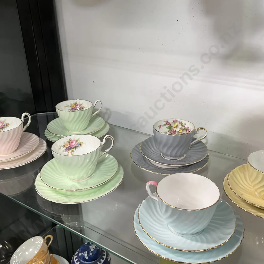 Assorted Aynsley Multicoloured trios x 6 Image 1++