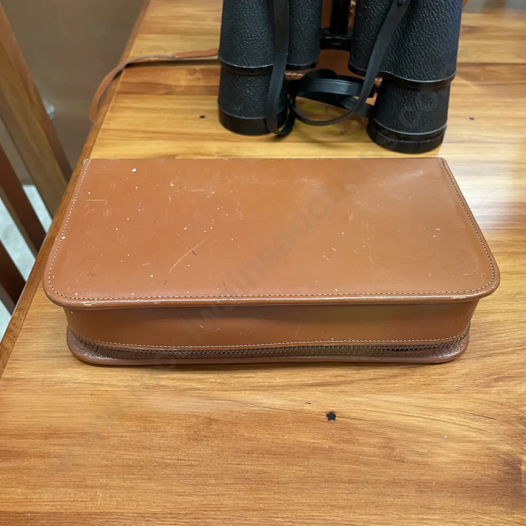 Vintage Leather Cased Mans Grooming Set Image 1++