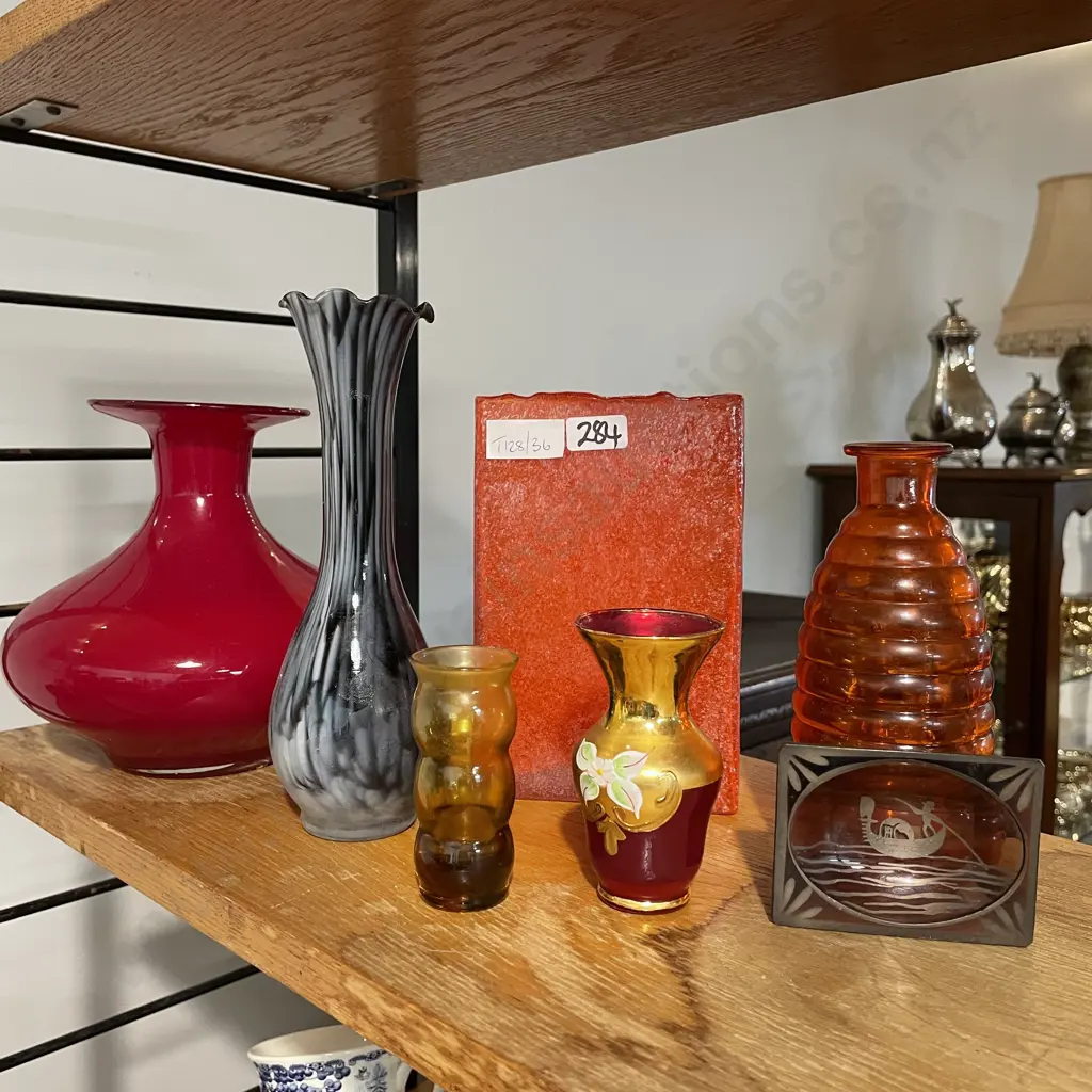 Assorted Art Glass items Image 1++